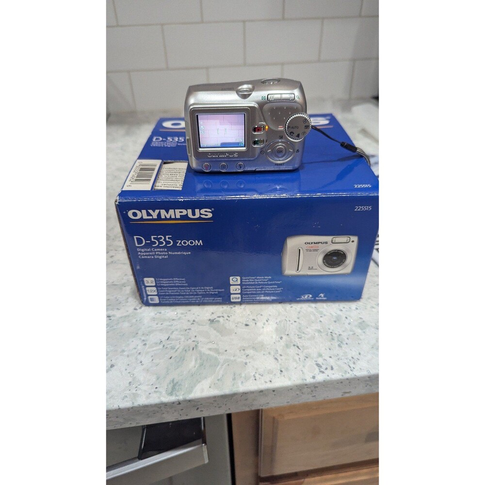 Olympus Camedia D-535 Zoom 3.2MP Digicam - TESTED & WORKING w/ Box!